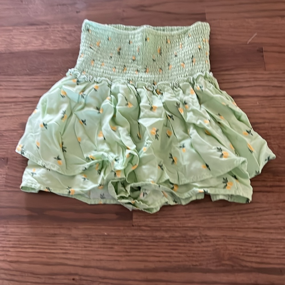 women’s Hollister lime green skorts with lemon design size:ccs